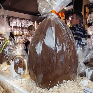 huevo de pascua miilei milei pascuas via crucis jubilados