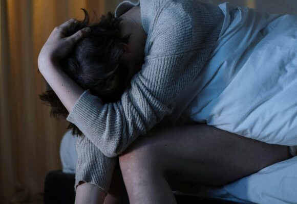 El desafío de volver a dormir: 5 claves de expertos para vencer el insomnio de madrugada