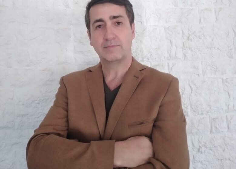 Alejandro Serafini analiza el vacío de herramientas simbólicas en los jóvenes y advierte sobre el riesgo de desdibujar la función pedagógica. Una invitación a repensar el trabajo en red y la responsabilidad del Estado, sin pretender que el aula se transforme en un dispositivo clínico para el cual no debe estar preparada.