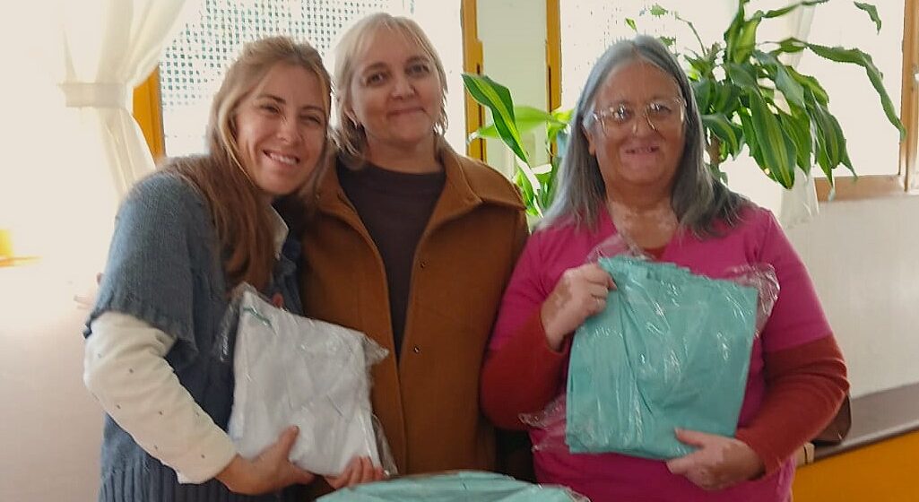 Gestión en el interior: el Municipio entregó uniformes al personal de salud de la zona sur