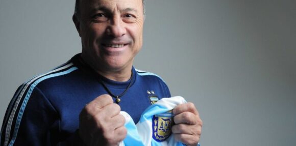 La gloria de México 86 vuelve a Saladillo: homenaje fotográfico al “Vasco” Olarticoechea