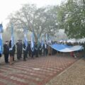 Una multitud desafió la neblina en Plaza Mitre para celebrar el 25 de Mayo junto a las instituciones