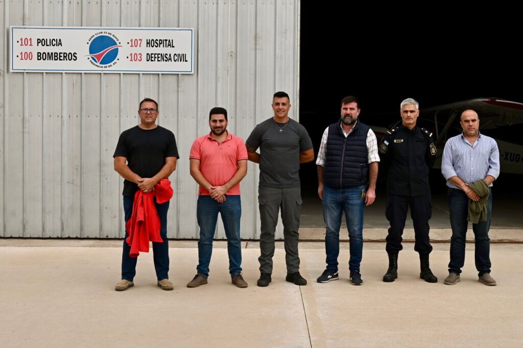 En el Aeroclub de 25 de Mayo, Egüen firmó el protocolo del plan de contingencia en el aeroclub de 25 de mayo