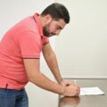 En el Aeroclub de 25 de Mayo, Egüen firmó el protocolo del plan de contingencia en el aeroclub de 25 de mayo