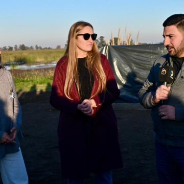 Con el arte de “mechi” Garabano, el Parque Ambiental sumó un nuevo hito con un cartel corpóreo que celebra las raíces locales