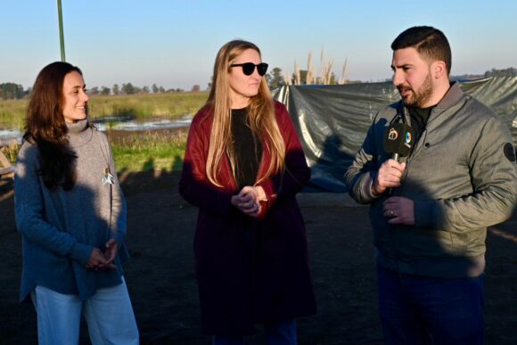 Con el arte de “mechi” Garabano, el Parque Ambiental sumó un nuevo hito con un cartel corpóreo que celebra las raíces locales