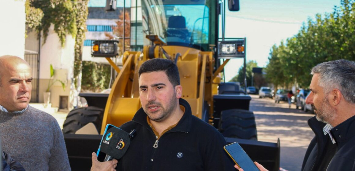 El Municipio incorporó maquinaria para la red vial y Egüen, con un guiño a la oposición, cuestionó la judicialización de la tasa rural