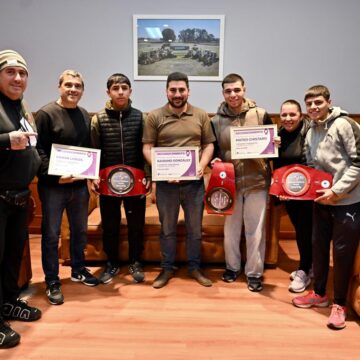 Egüen recibió en su despacho a los boxeadores locales que se consagraron campeones en Uruguay Egüen recibió en su despacho a los boxeadores locales que se consagraron campeones en Uruguay