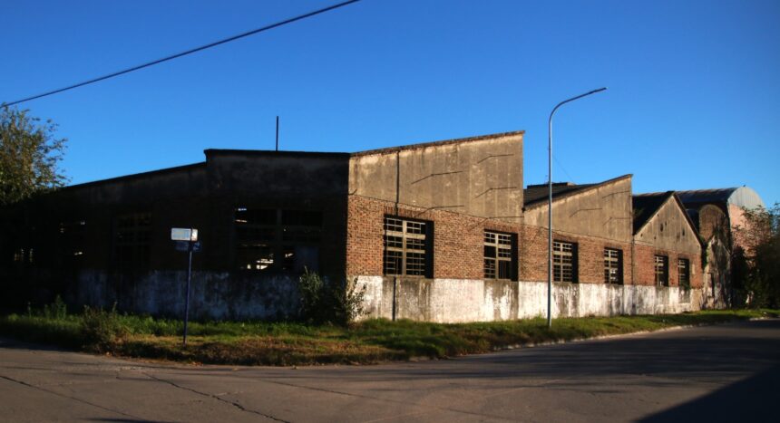 El intendente municipal de 25 de Mayo Ramiro Egüen plantea declarar de utilidad pública y sujeto a expropiación el predio del ex frigorífico Mayosol, ubicado en calle 12 y avenida 19 de la ciudad cabecera del distrito, con el objetivo de transformarlo en un "Mercado de Abasto Municipal".