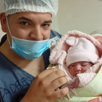 Nació el mismo día que el 10 y se llama Messia