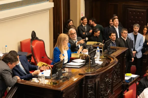 Interna al rojo vivo: el Senado bonaerense volvió a sesionar pero todo terminó en duros cruces entre kirchneristas y kicillofistas