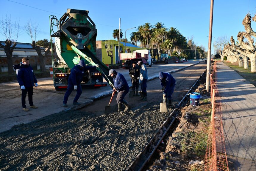 Egüen avanza con el ensanche y hormigonado de la Avenida 1, entre 27 y 28