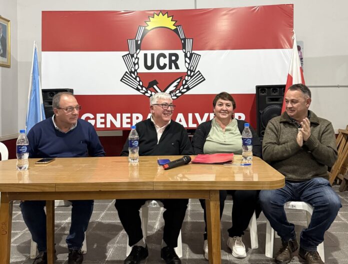 Alberto Figueroa asumió al frente de la UCR de General Alvear en un acto respaldado por Alejandro Cellillo Alberto Figueroa asumió al frente de la UCR de General Alvear en un acto respaldado por Alejandro Cellillo