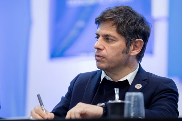 Kicillof como principal figura de la oposición y refleja que el 64% de los encuestados ve con pesimismo el futuro del país