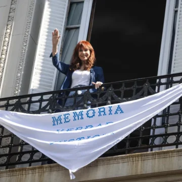 cfk Internacionalización del Lawfare: Cristina Kirchner acudió al Comité de Derechos Humanos de la ONU para frenar su "proscripción"