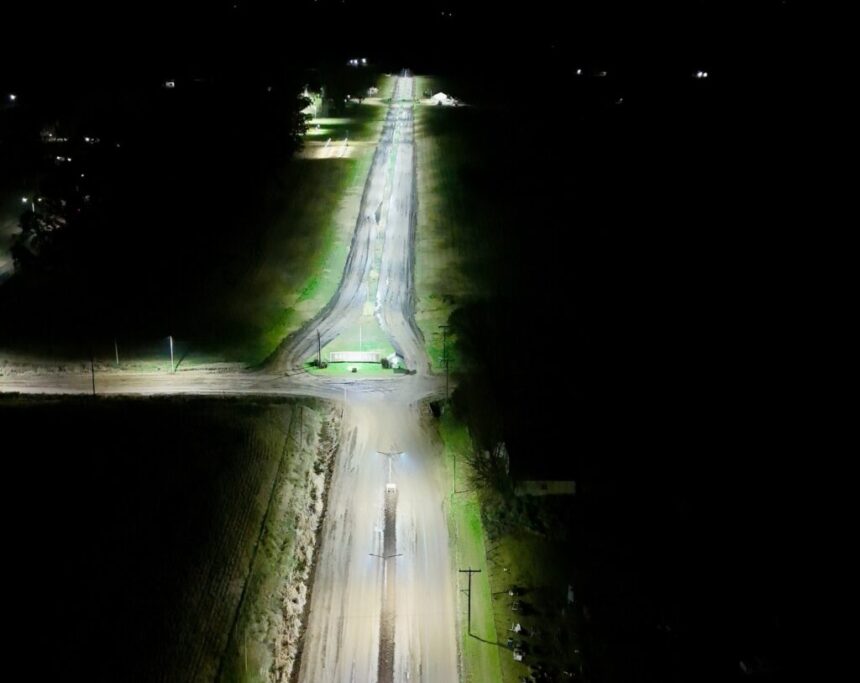 Egüen inauguró las nuevas luminarias de San Enrique en el marco de su 115º aniversario
