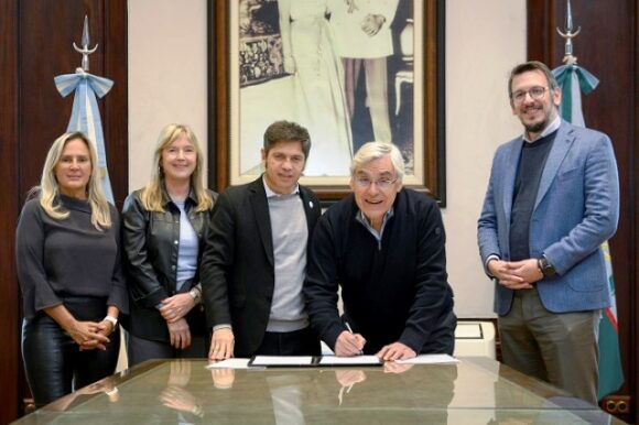 Kicillof y el Banco Provincia otorgaron $16.200 millones en leasing a 18 municipios