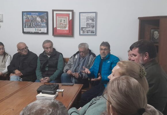 UCR 25 consejo escolar El Comité de la UCR analizó la asistencia social, el SAE y la caída de la natalidad junto a funcionarios y consejeros escolares