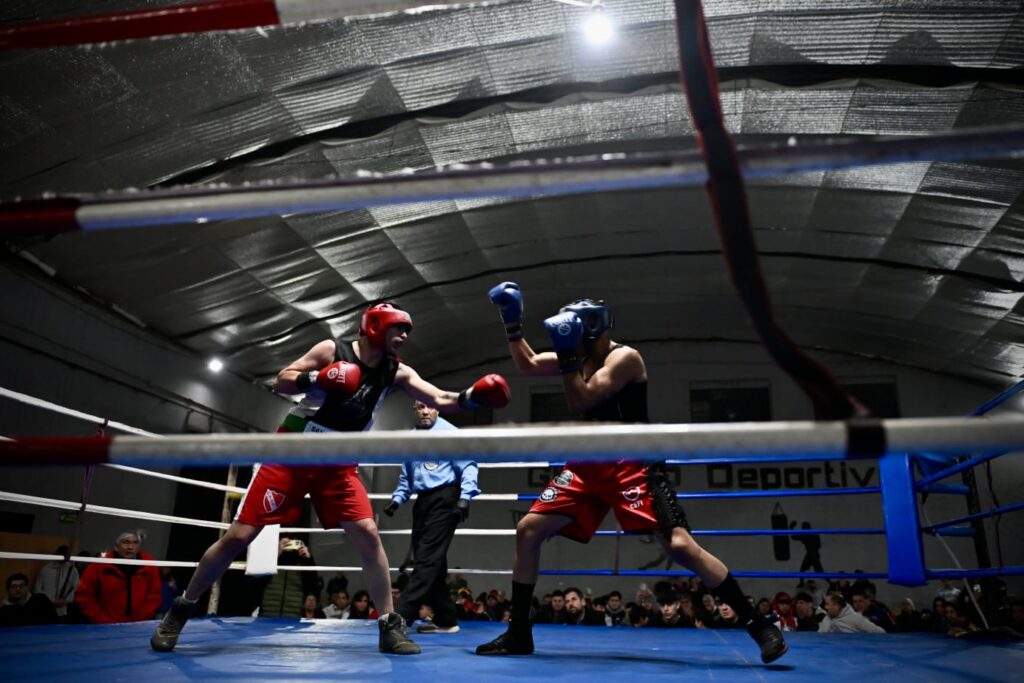 Egüen respaldó la velada internacional de boxeo