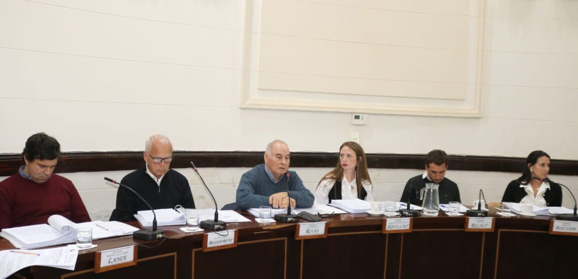 oficialismo el oficialismo reafirmó su apoyo al gobierno de Egüen y cruzó duramente a la oposición