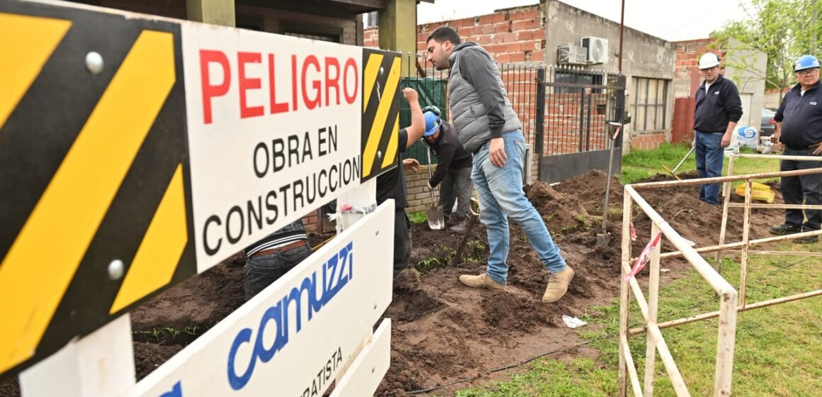 Egüen presenció el comienzo de obras de gas natural en ciudad cabecera tras el convenio con la prestataria Camuzzi Egüen presenció el comienzo de obras de gas natural en ciudad cabecera