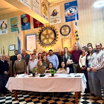 RAMIRO EGÜEN PARTICIPÓ DE LA REUNIÓN DEL ROTARY CLUB Y PRESENTÓ LA AGENDA INTERNACIONAL DE 25 DE MAYO Egüen presentó en el Rotary el plan de vinculación internacional para 25 de Mayo