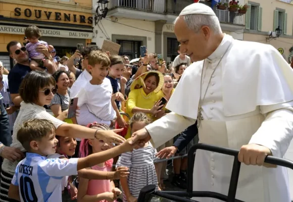 leon-xiv-recorrida-rs El Vaticano confirmó la agenda de León XIV en Argentina