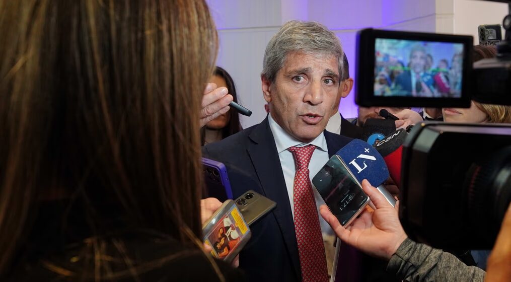 Caputo admitió la lentitud del proceso económico: "No puedo hacer magia", dijo