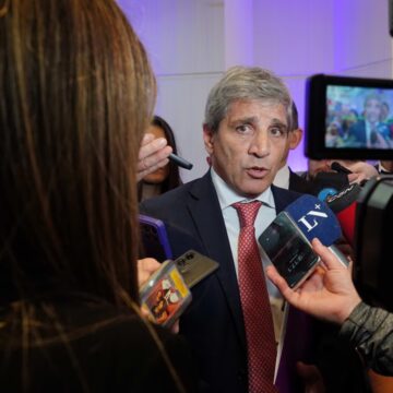Caputo admitió la lentitud del proceso económico: "No puedo hacer magia", dijo