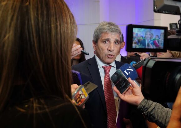 Caputo admitió la lentitud del proceso económico: "No puedo hacer magia", dijo