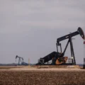 El petróleo roza los 100 dólares impulsado por el reinicio de las hostilidades entre Estados Unidos e Irán
