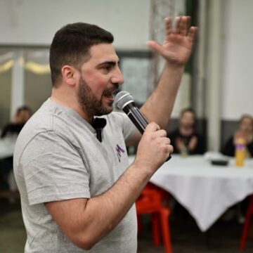 ramiro braso levantado Ramiro Egüen encabezó el almuerzo municipal y anunció que irá por la reelección