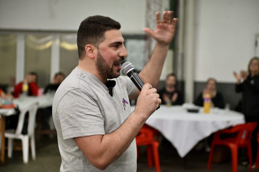 ramiro braso levantado Ramiro Egüen encabezó el almuerzo municipal y anunció que irá por la reelección