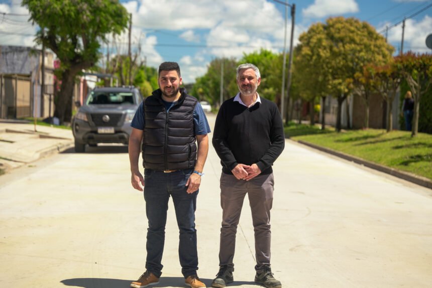 EGÜEN INAUGURÓ EL PAVIMENTO DE CALLE 31 ENTRE 14 Y 15 Y CONSOLIDA LA EXPANSIÓN DEL PLAN DIRECTOR El intendente abrió al tránsito vehicular el nuevo tramo pavimentado de la calle 31 entre 14 y 15