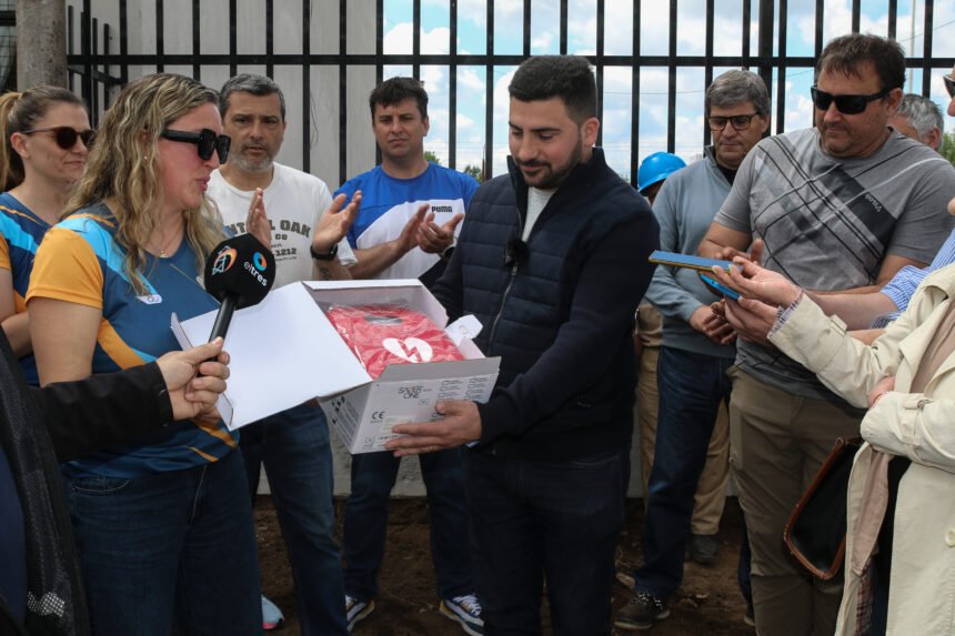 EGÜEN INAUGURÓ LA EXTENSIÓN DE RED DE GAS Y ENTREGÓ UN DESFIBRILADOR PARA EL CEF N° 7
