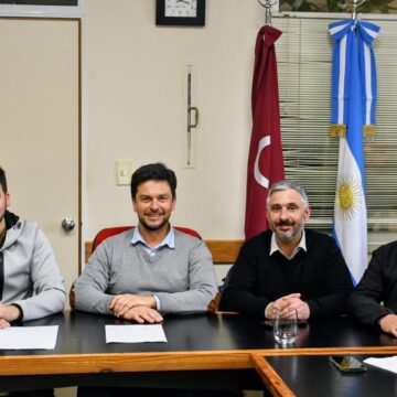 Ramiro Egüen y la Cooperativa Eléctrica de Riestra acordaron la creación de 24 lotes destinados a futuros planes de vivienda