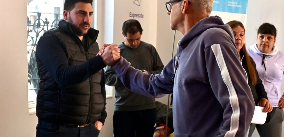 Egüen ante beneficiarios de herramientas de trabajo