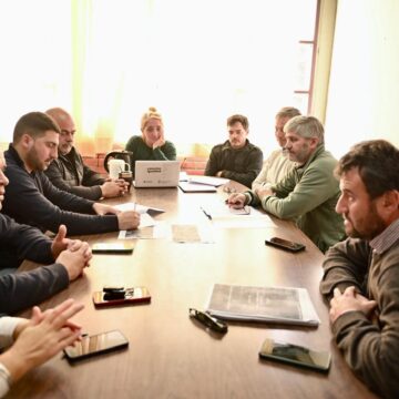 Egüen acordó con la Escuela Técnica N° 1 el proyecto de balizamiento nocturno para el helipuerto del Hospital Unzué Egüen acordó con la Escuela Técnica N° 1 el proyecto de balizamiento nocturno para el helipuerto del Hospital Unzué