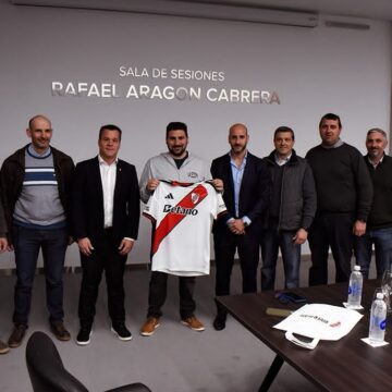 El intendente municipal firmó un convenio con River Plate con el objetivo de fortalecer los clubes de barrio de 25 de Mayo