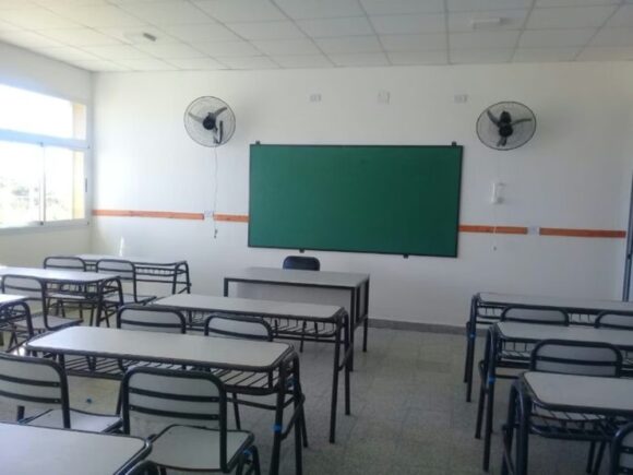aula vacía El Gobierno bonaerense diferenció las medidas de fuerza docentes y advirtió sobre posibles descuentos salariales