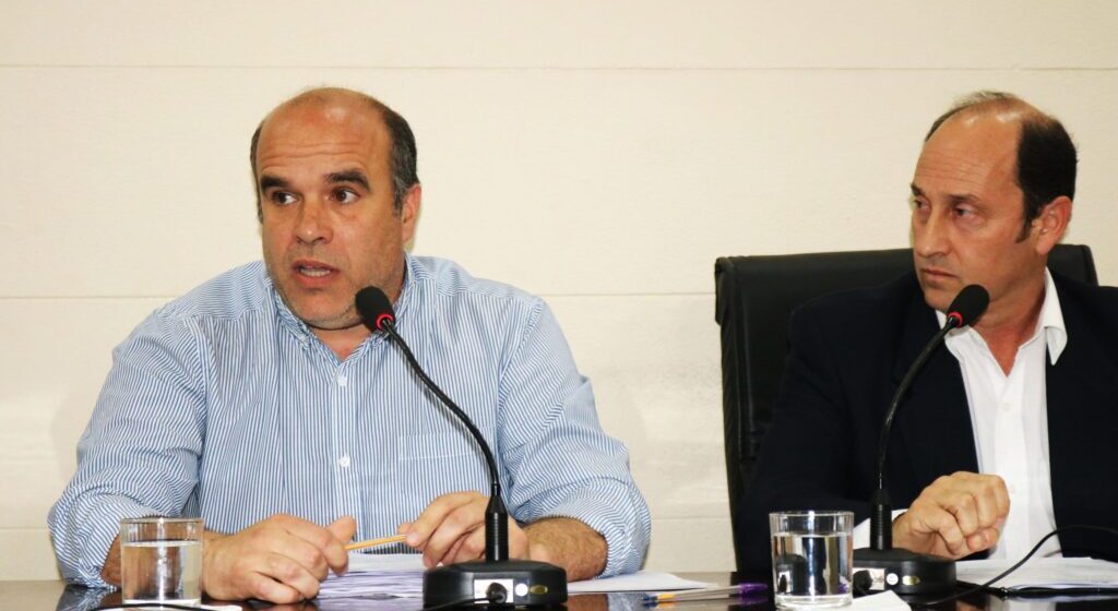 Bustingorry brindó explicaciones ante la oposición en una sesión marcada por la tensión y el debate reglamentario