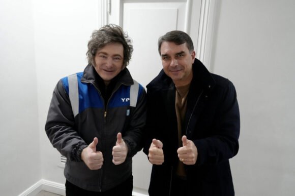 Migraciones confirmó el ingreso de Flavio Bolsonaro al país