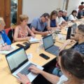 la Provincia convocó a estatales y docentes para reabrir la discusión salarial