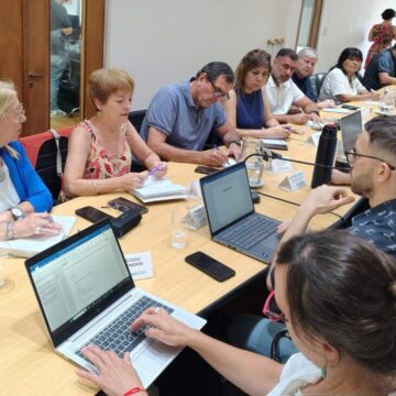 la Provincia convocó a estatales y docentes para reabrir la discusión salarial